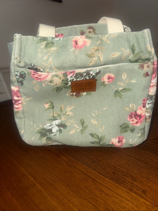 DLIU Fashion Handbags - Floral Canvas lunch Bag in Sage Green